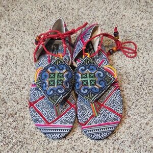Bohemian Red and Blue Women's Embroidered Sandals Size 6.5